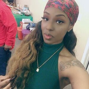 Meet your Posher, Val